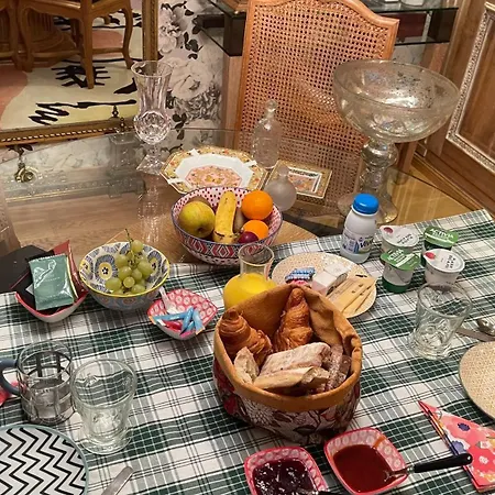 Проживание в семье La Galerie *